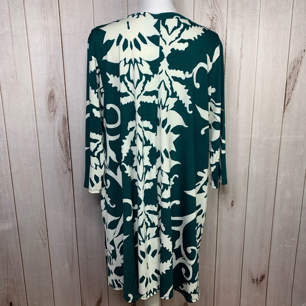 PLUS SIZE- The Corrine Tunic- green ivory tunic - Picture 7 of 9